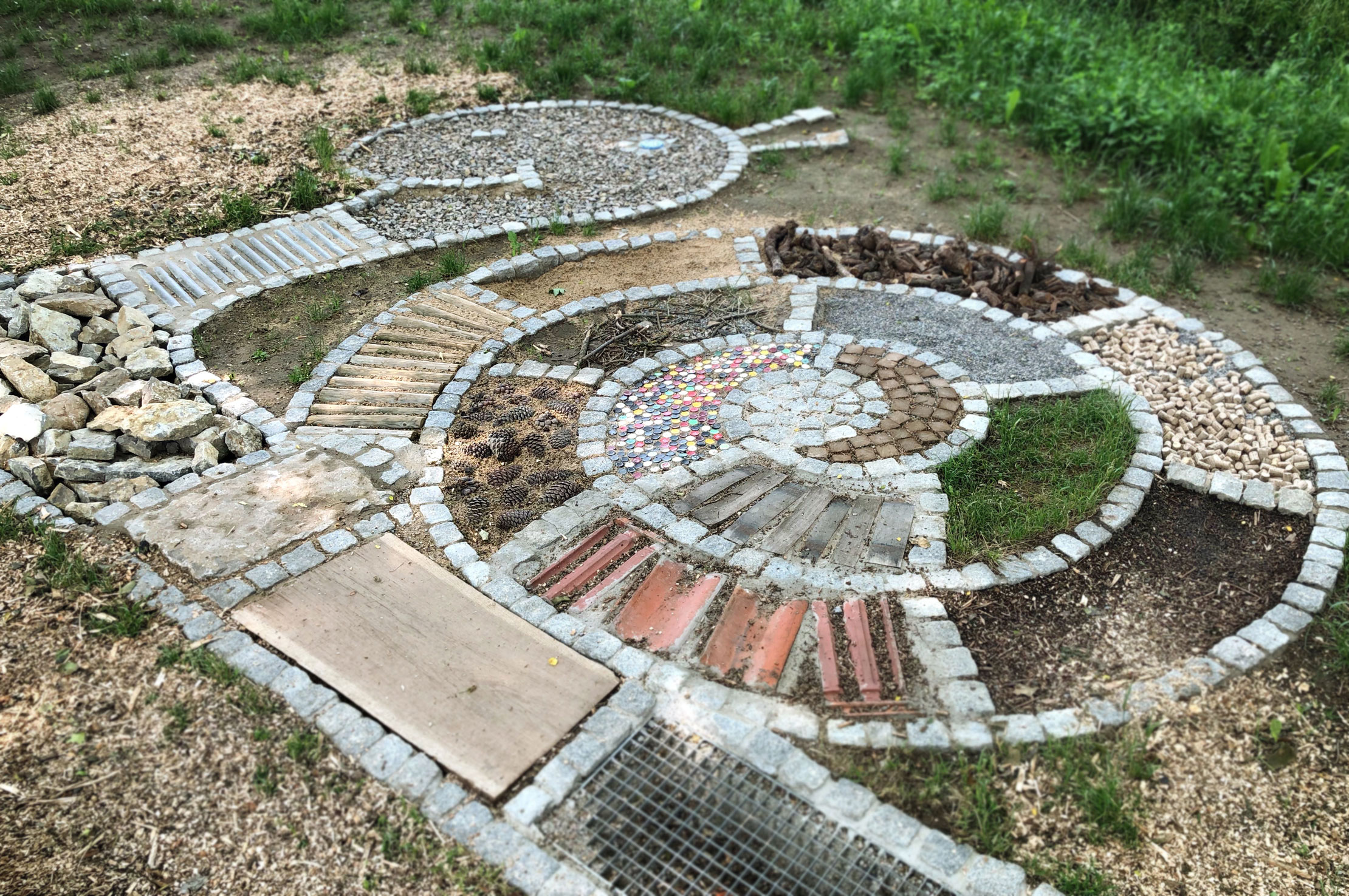 Barfußpfad am Willis Schneckenweg